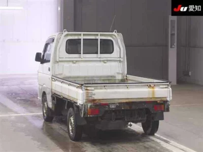 Nissan NT100 Clipper