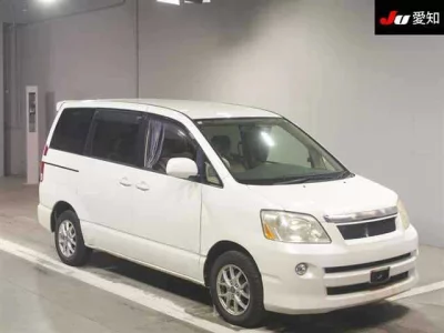 Toyota NOAH  с аукциона в Японии