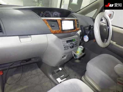 Toyota NOAH  с аукциона в Японии