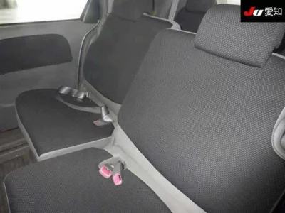 Toyota SIENTA  с аукциона в Японии