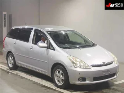 Toyota WISH  с аукциона в Японии