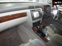 Toyota CROWN лот № 30926 оценка 3.5  с аукциона в Японии 2