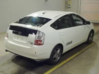 Toyota Prius лот № 7239 оценка RA  с аукциона в Японии 1