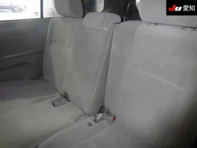 Toyota ISIS  с аукциона в Японии