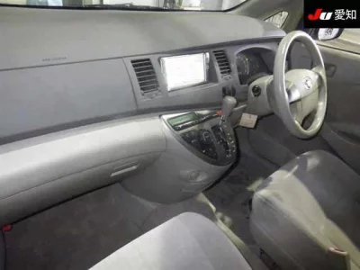 Toyota ISIS  с аукциона в Японии