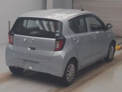 Toyota PIXIS EPOCH  с аукциона в Японии