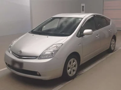 Toyota Prius  с аукциона в Японии