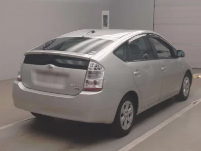 Toyota Prius  с аукциона в Японии