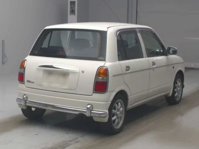 Toyota PIXIS EPOCH  с аукциона в Японии