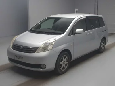 Toyota ISIS  с аукциона в Японии