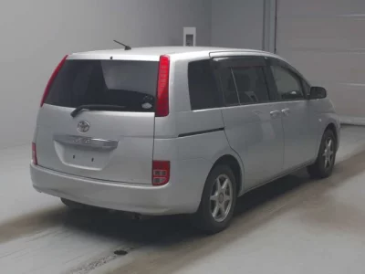 Toyota ISIS  с аукциона в Японии