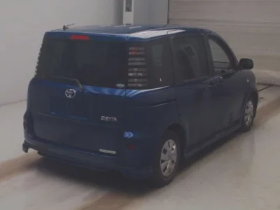 Toyota SIENTA  с аукциона в Японии