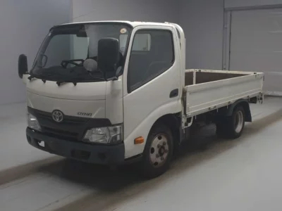 Toyota DYNA  с аукциона в Японии