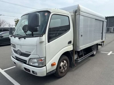Toyota DYNA  с аукциона в Японии