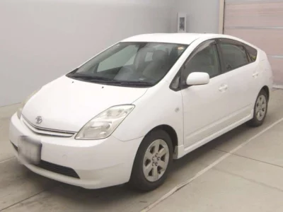 Toyota Prius  с аукциона в Японии