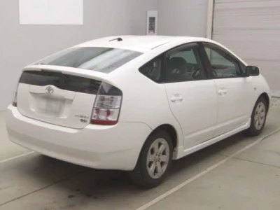 Toyota Prius  с аукциона в Японии