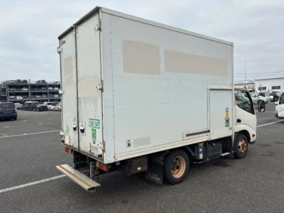 Toyota DYNA  с аукциона в Японии