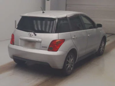 Toyota IST  с аукциона в Японии