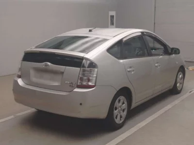 Toyota Prius  с аукциона в Японии