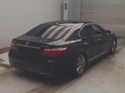 Lexus LS  с аукциона в Японии