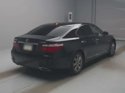 Lexus LS  с аукциона в Японии