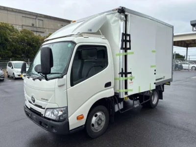 Toyota DYNA  с аукциона в Японии