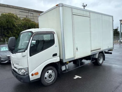 Toyota DYNA  с аукциона в Японии