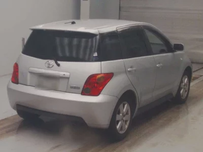 Toyota IST  с аукциона в Японии