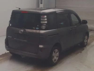 Toyota SIENTA  с аукциона в Японии