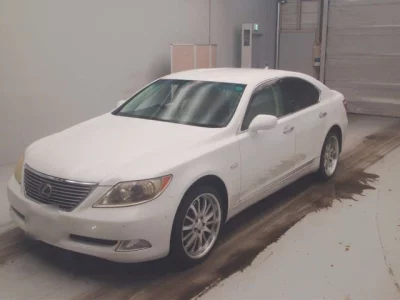 Lexus LS  с аукциона в Японии