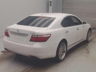 Lexus LS  с аукциона в Японии