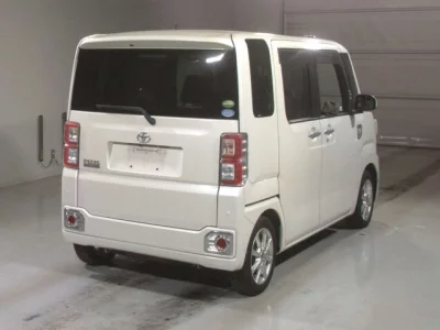 Toyota Pixis Mega