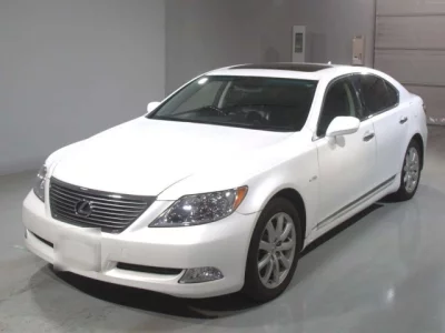 Lexus LS  с аукциона в Японии