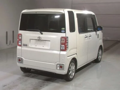 Toyota Pixis Mega