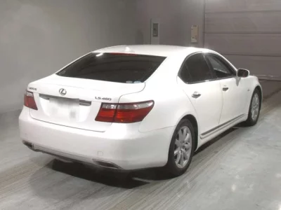 Lexus LS  с аукциона в Японии