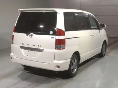 Toyota NOAH  с аукциона в Японии