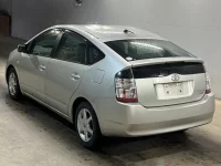 Toyota Prius лот № 272 оценка 3.5  с аукциона в Японии 1