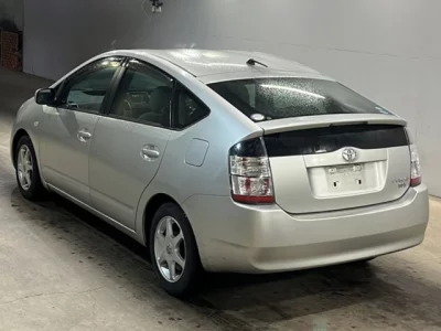 Toyota Prius  с аукциона в Японии