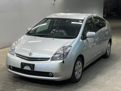 Toyota Prius  с аукциона в Японии