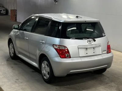 Toyota IST  с аукциона в Японии