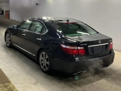 Lexus LS  с аукциона в Японии