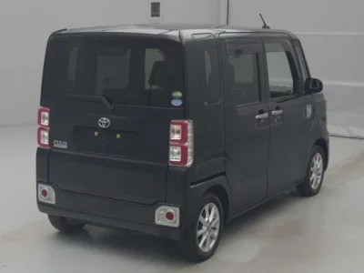 Toyota Pixis Mega