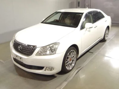 Toyota CROWN  с аукциона в Японии