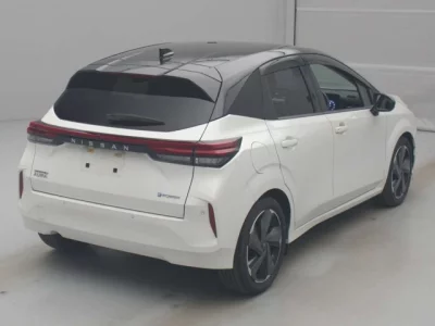 Nissan Aura