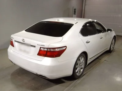 Lexus LS  с аукциона в Японии