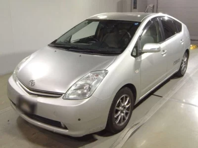 Toyota Prius  с аукциона в Японии