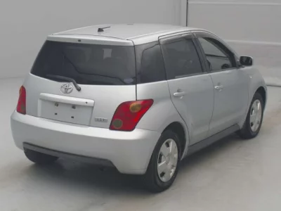 Toyota IST  с аукциона в Японии