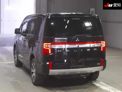 Mitsubishi Delica D:5