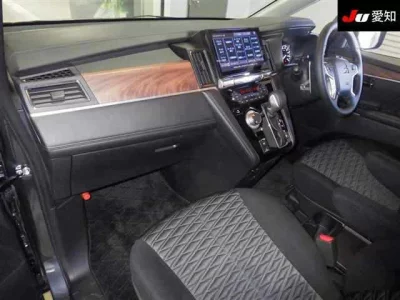 Mitsubishi DELICA D5