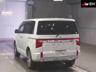Mitsubishi Delica D:5